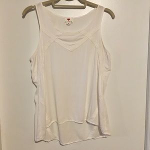 ❌SOLD❌ White flowy tank top